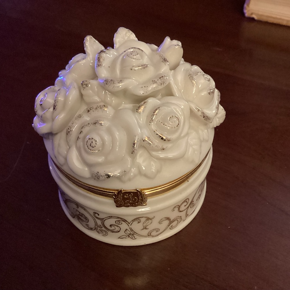 Lenox 65 Roses Hinged Trinket Box - Picture 4 of 9